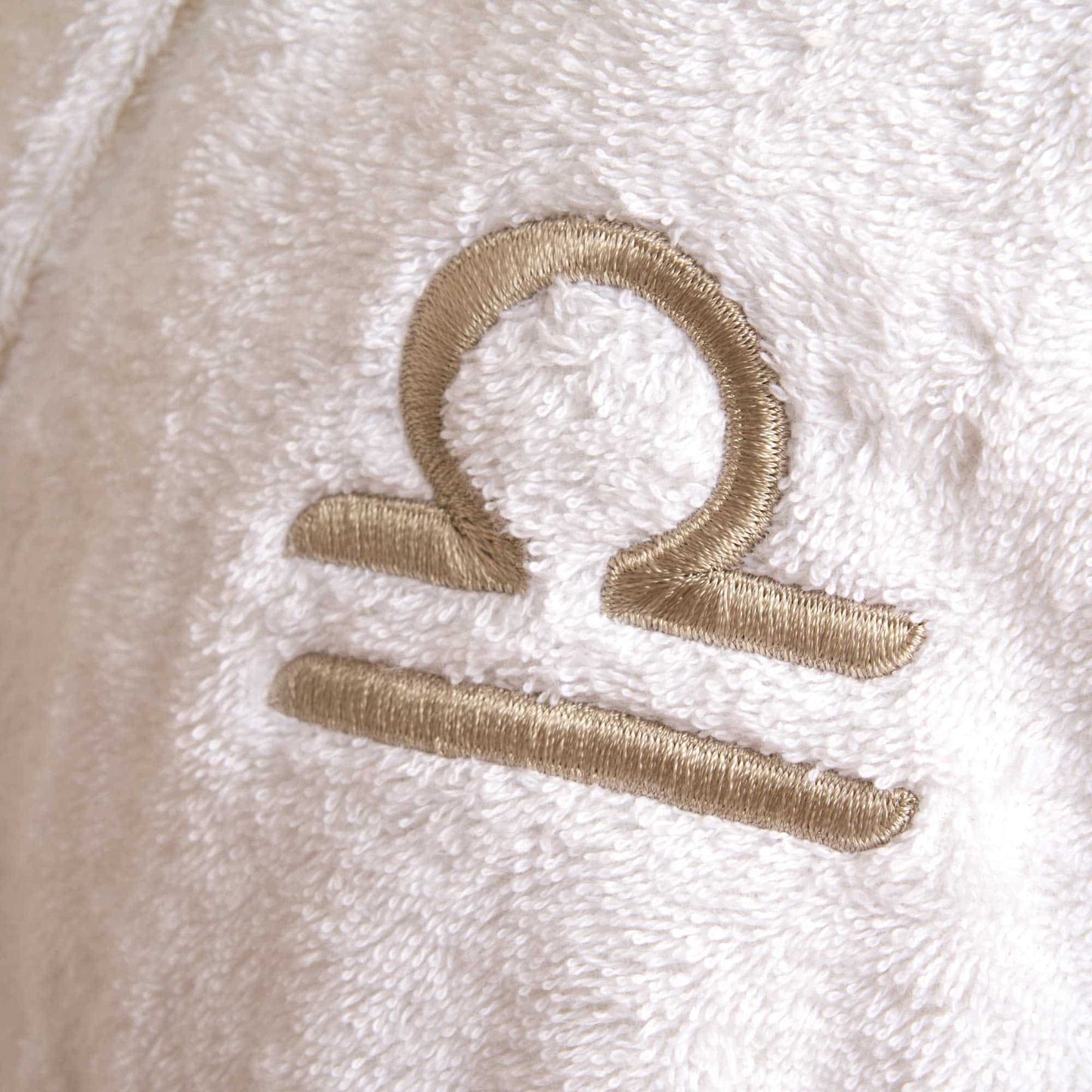 BIANCOPERLA Accappatoio con cappuccio in spugna di cotone 530 gr. con ricamo SEGNO ZODIACALE  art. OMEGA