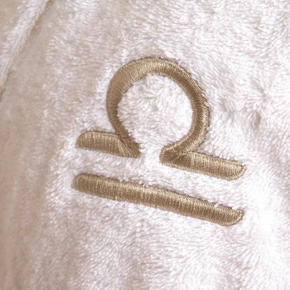 BIANCOPERLA Accappatoio con cappuccio in spugna di cotone 530 gr. con ricamo SEGNO ZODIACALE  art. OMEGA